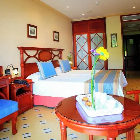 Standard Twin Room, Breakfast Including At 200meters From The Beach In Los Cristianos * Los Cristianos (Tenerife)