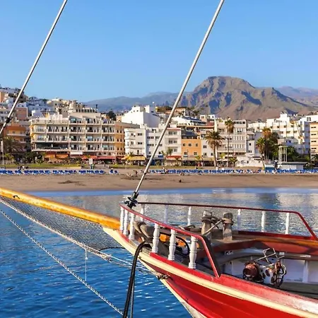 Standard Twin Room, Breakfast Including At 200meters From The Beach In Los Cristianos
