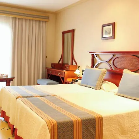 Daire Standard Twin Room, Breakfast Including At 200meters From The Beach In Los Cristianos *